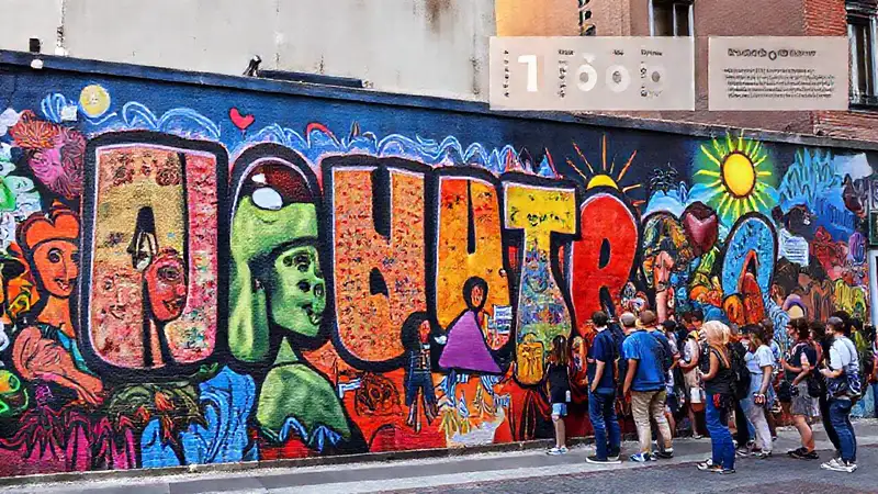 Arte urbano vibrante inspira comunidad