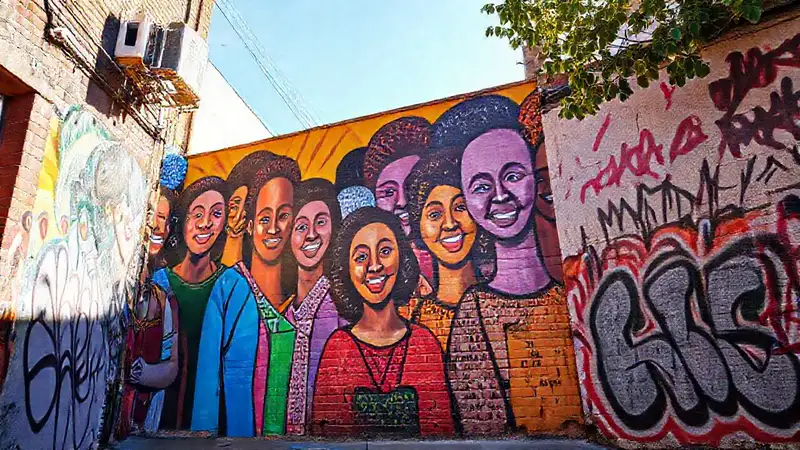 Arte callejero celebra una comunidad vibrante