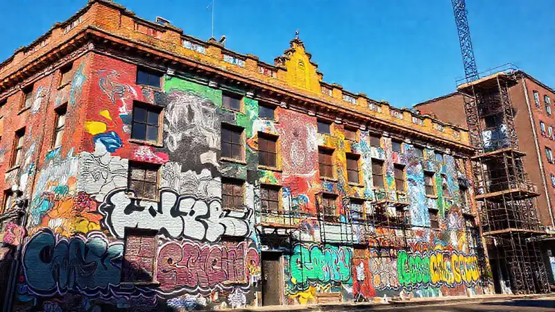 Mural urbano captura historia y color